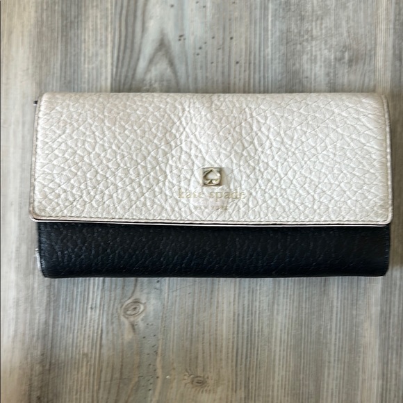 kate spade Handbags - Kate Spade Black & White Leather Wallet – Striped Interior, Card Slots, ID